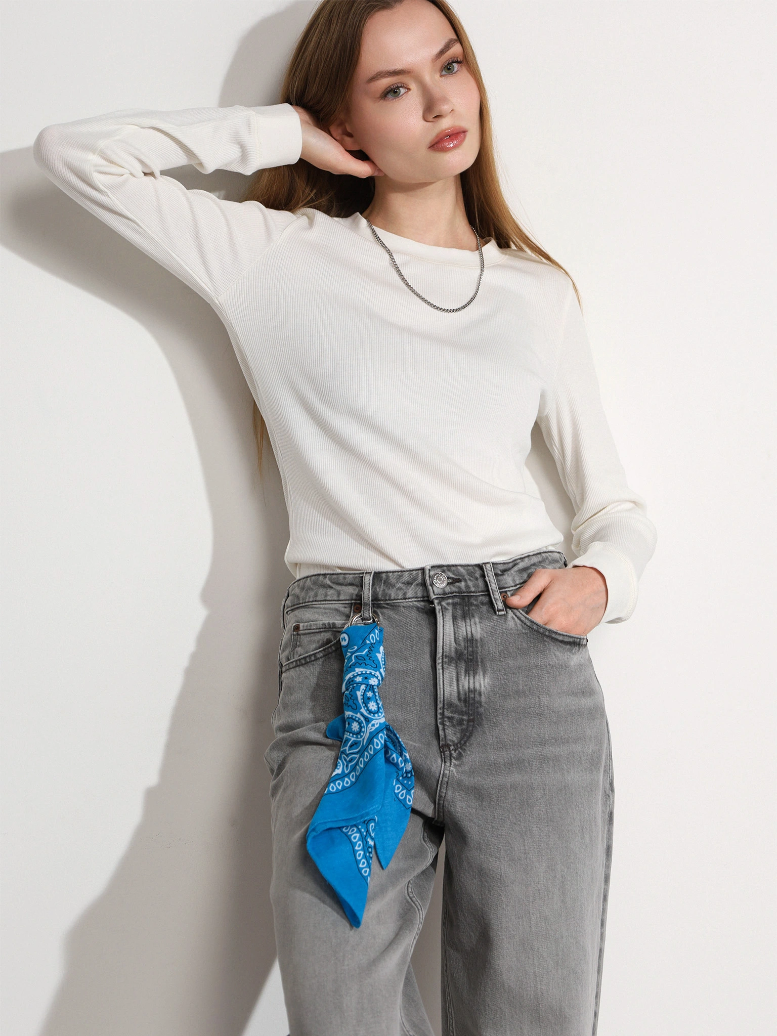 Футболка белого цвета из смесового хлопка